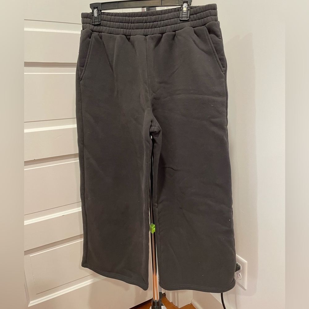 Zella EUC wide leg cropped joggers size M